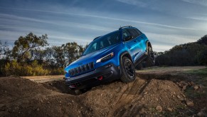 2019 Jeep Cherokee Trailhawk off-road.