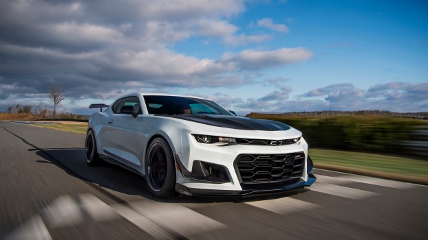 Watch the Chevrolet Camaro ZL1 Hit 142 MPH