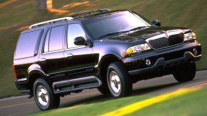 Ahead of its time: Lincoln Navigator Replaces its Tires