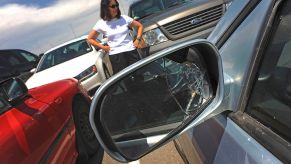 Can you drive with broken mirror