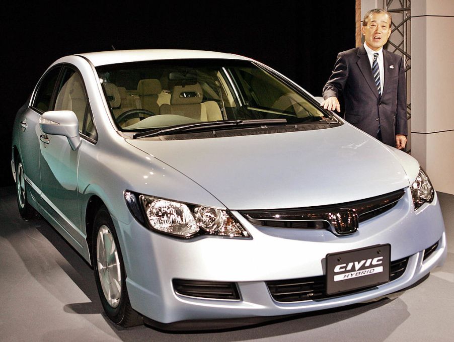 A 2005/2006 silver Honda Civic on display.