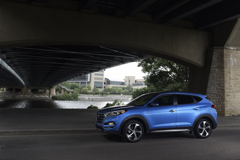 2016 Hyundai Tucson side