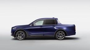 2020 BMW X7 pickup truck side