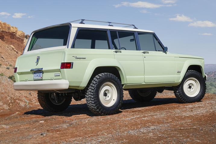 1965 Jeep Wagoneer Roadtrip side rear