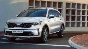 2021 Kia Sorento parked outside building