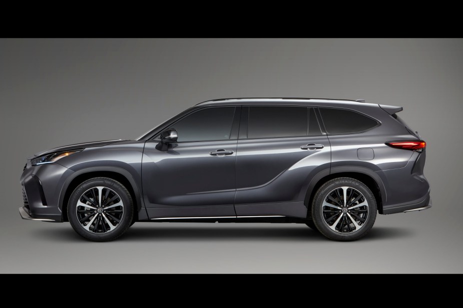 2021 Toyota Highlander XSE side