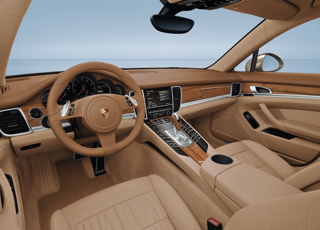 2010 Porsche Panamera interior