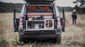 Land Rover LR4 with Egoé Nestbox Supertramp