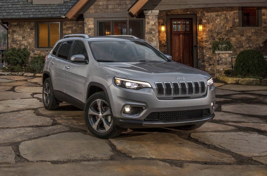 The 2019 Jeep Cherokee parked near a building