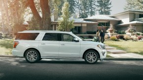 White Ford Expedition Platinum Edition