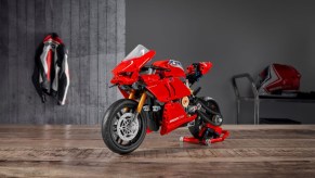 Lego Ducati Panigale V4 R