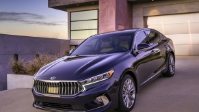 a 2020 Kia Cadenza parked in a driveway.