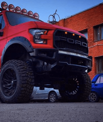 The red face of the 6x6 RaptorBus E-series overland mod