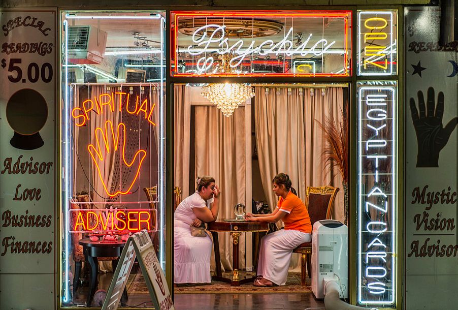 fortune teller in Atlantic City telling customer her future