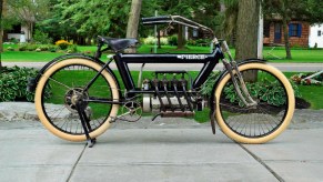 A blue 1911 Pierce-Arrow Four with yellow tires