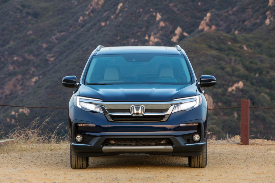 2020 Honda Pilot Elite front view