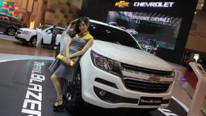 A model standing next to a Chevy Trailblazer