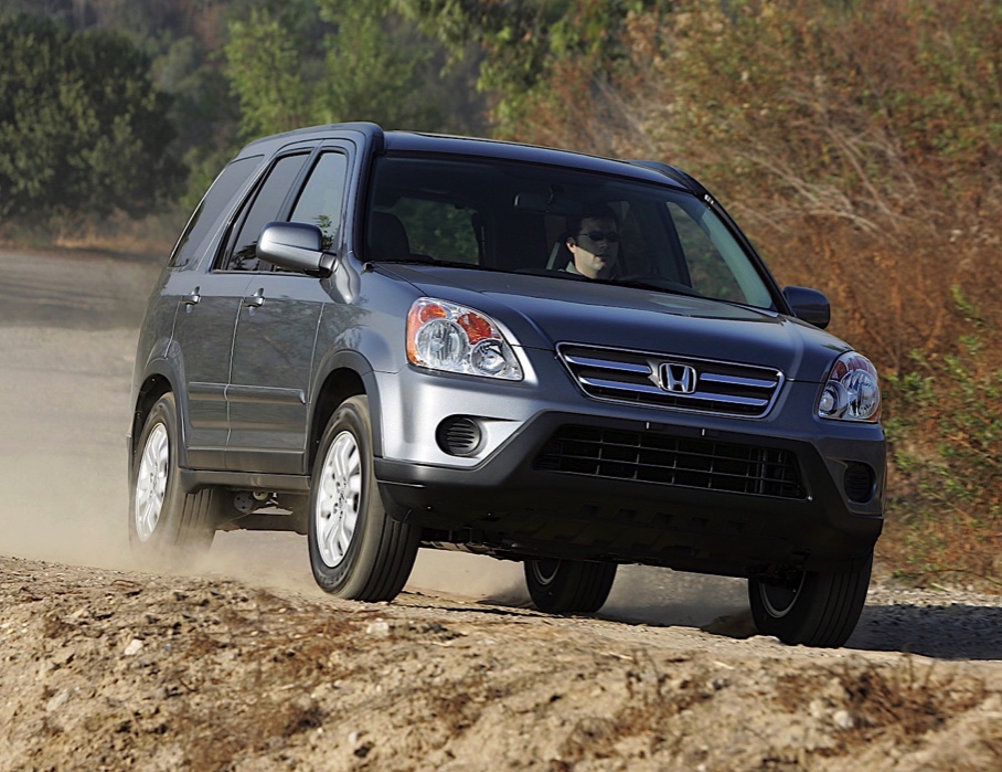 Honda CR-V used SUV from 2005 driving in the mountains