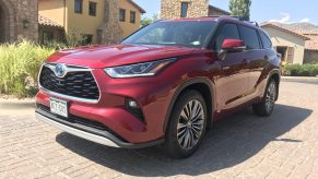 2020 Toyota Highlander Hybrid parked outside