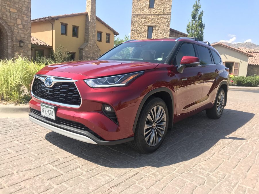 2020 Toyota Highlander Hybrid parked outside