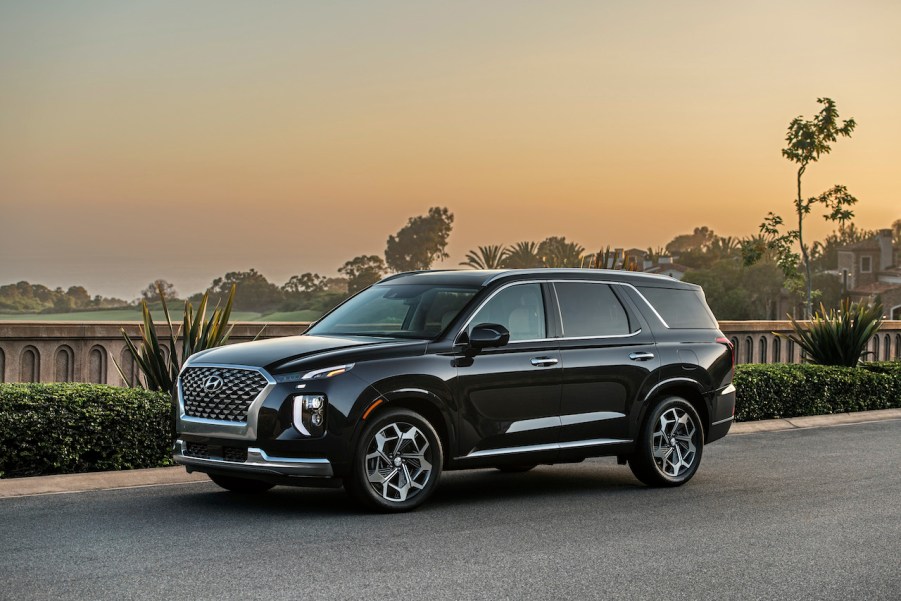 An image of a 2021 Hyundai Palisade on the road.