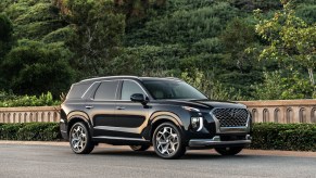 An image of a 2021 Hyundai Palisade on the road.