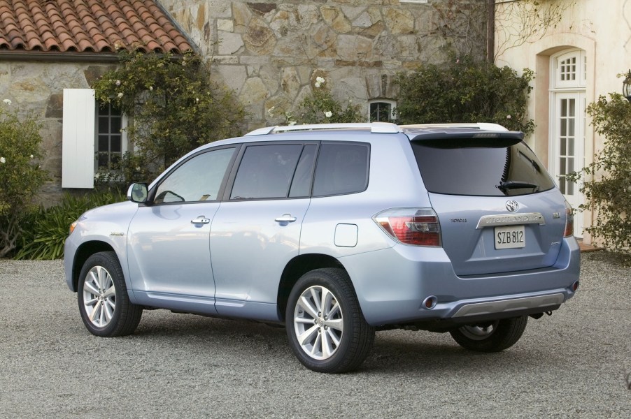 2009 Toyota Highlander Hybrid parked