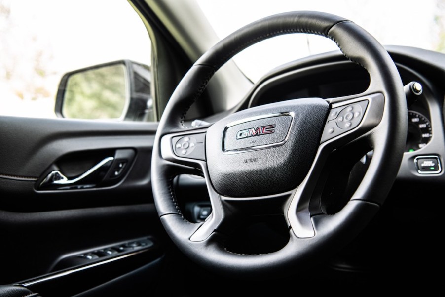 2020 GMC Acadia AT4 steering wheel