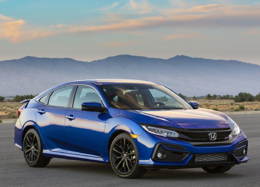 An image of a Honda Civic Si on track.