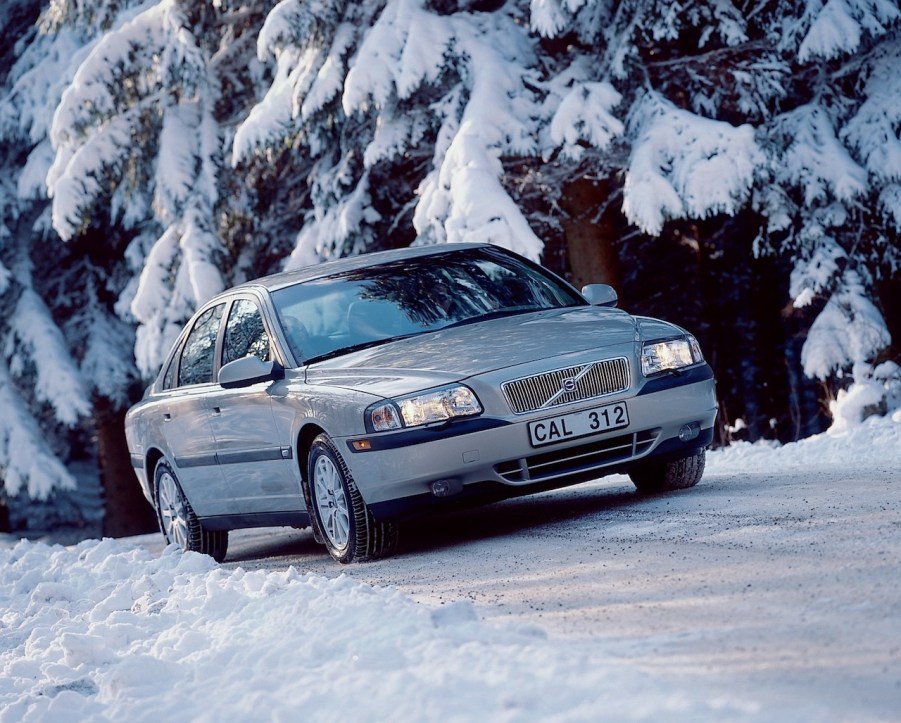 A photo of the 2000 Volvo S80 outdoors.