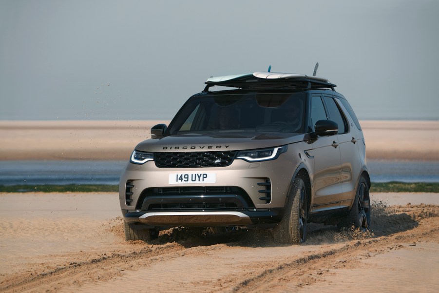 A photo of the 2021 Land Rover Discovery outdoors.