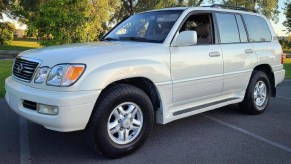 A white 2000 Lexus LX 470