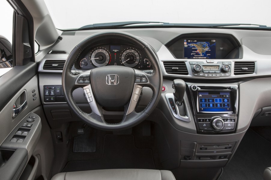 2015 Honda Odyssey interior driver's side