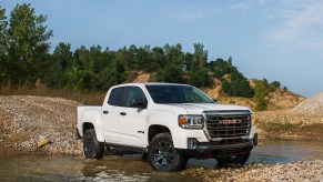 2021 GMC Canyon AT4 Off-Road Performance Edition takes Canyon’s capability to a higher level with increased protection and maneuverability.