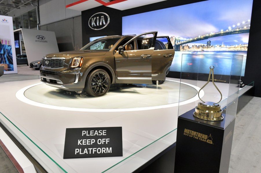 A Kia Telluride on display next to an award