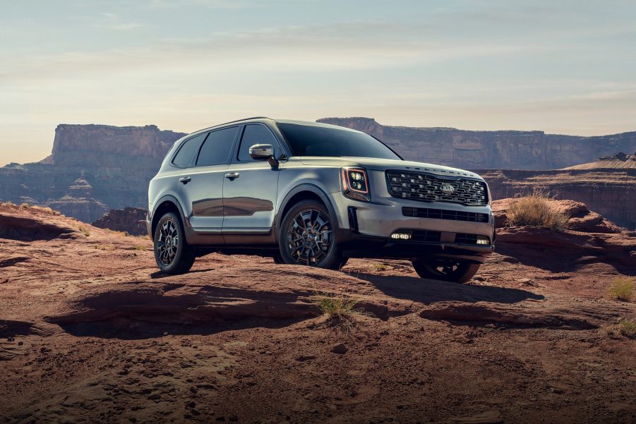 A silver 2021 Kia Telluride in the desert