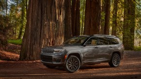 An image of the 2021 Jeep Grand Cherokee L outdoors.