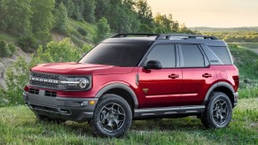 The side 3/4 view of a red 2021 Ford Bronco Sport Badlands in a grassy field