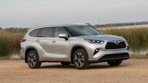 A silver 2021 Toyota Highlander XLE parked on display