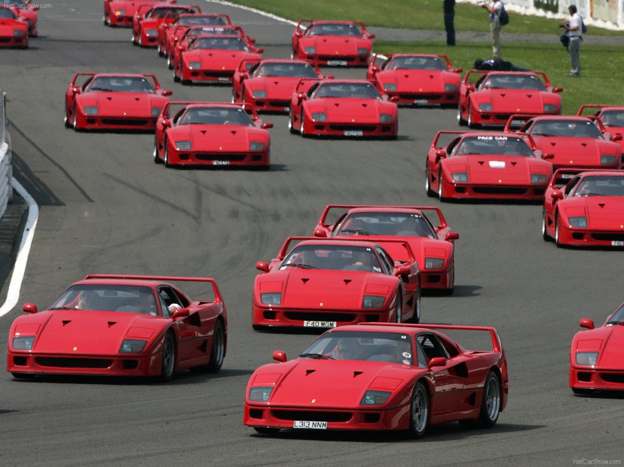 An image of many Ferrari F40 models out on track.