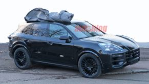 Spy Photos of 2022 Porsche Cayenne | AutoBlog