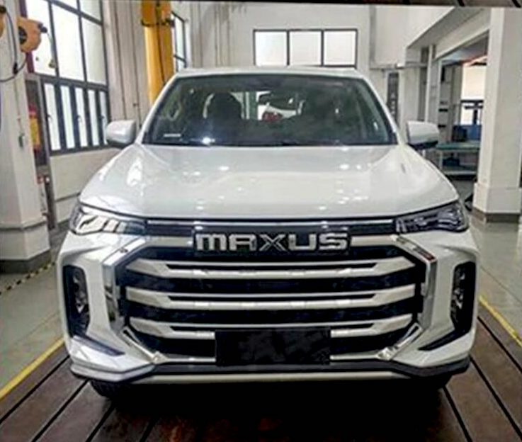 2022 SAIC Maxus pickup truck front view in white