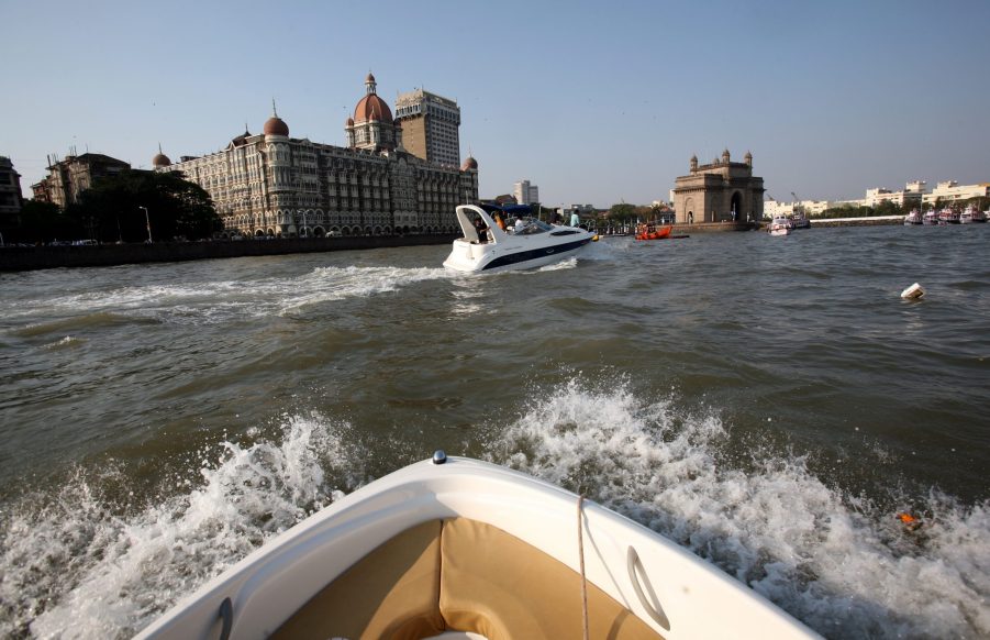 Bayliner Runabout Speedboat - Bayliner 275, 260 hp,12 sitters, cost 50 lakhs, displayed during the Mumbai International Boat Show