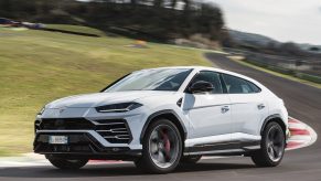 An image of a Lamborghini Urus outdoors.