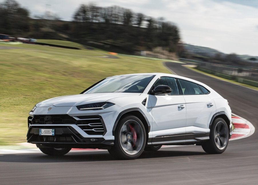 An image of a Lamborghini Urus outdoors.