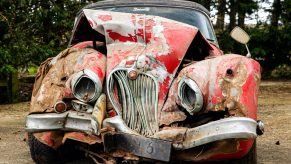 Smashed front end of a Jaguar KX 150S