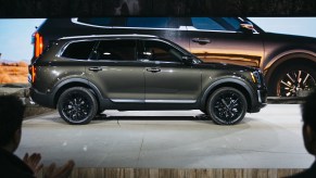 A green Kia Telluride at the 2019 North American International Auto Show