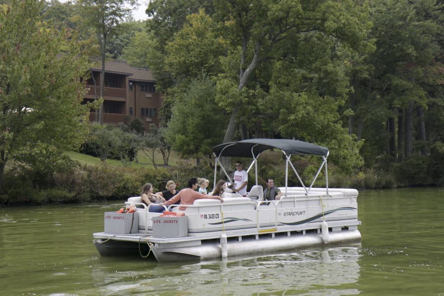 Pennsylvania, Pocono Mountains, Hawley, Woodloch Resort, Lake Teedyuskung, Pontoon Boat Ride