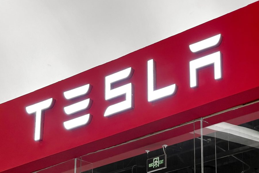 A red Tesla sign.