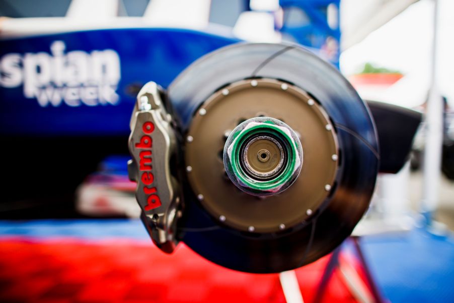 The green wheel nut and Brembo brake disc on a blue Formula GP3 car